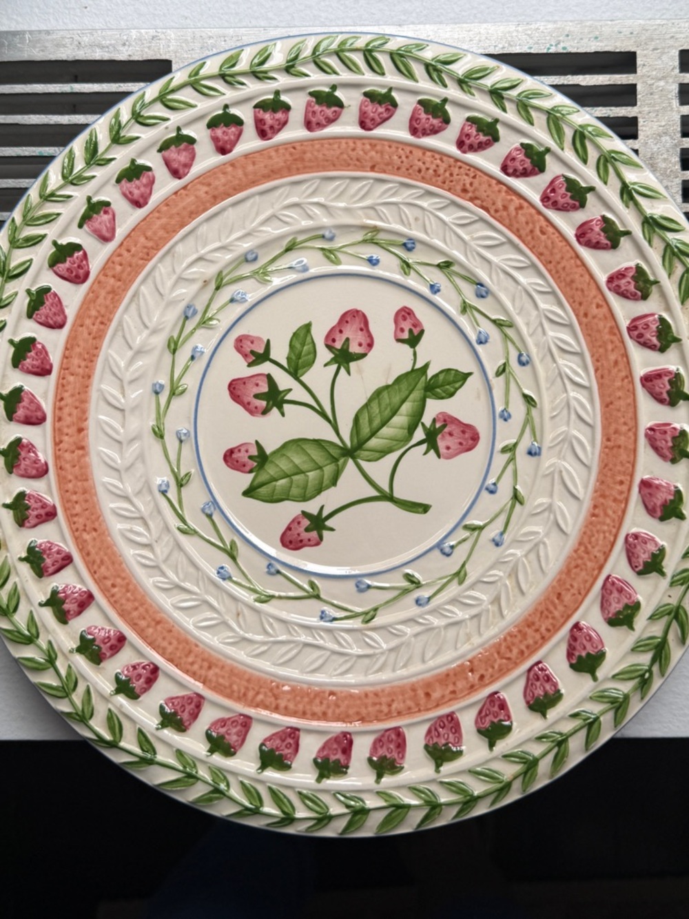 Strata Group Fresh N Fruity Hand Painted Design 8.75" Plates, set of 6 - Picture 3 of 9